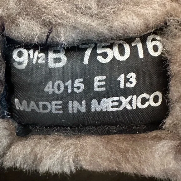 Frye women’s leather boots with faux fur lining. - Picture 8 of 9